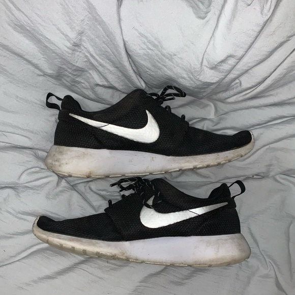 nike roshe one eastbay